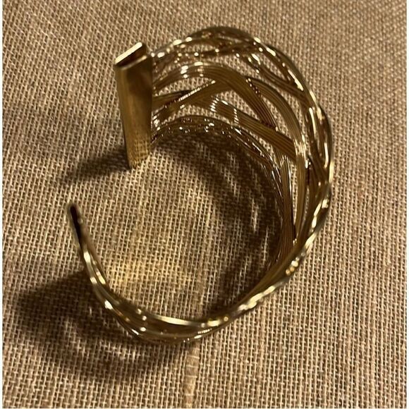 Gold Tone Woven Design Fashion Bracelet Cuff New No Tags Boho Glam Chic - Picture 2 of 3